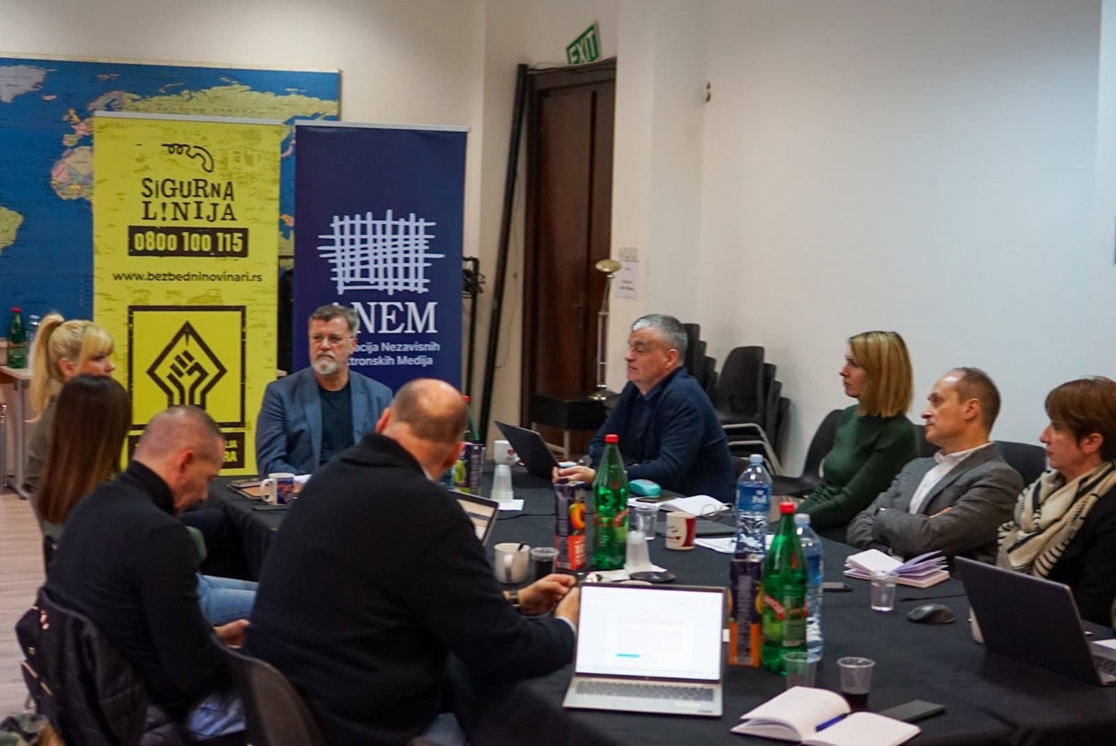 Stalna radna grupa za bezbednost novinara: Broj fizičkih napada na medijske radnike povećan za 440 odsto u 2025. godini