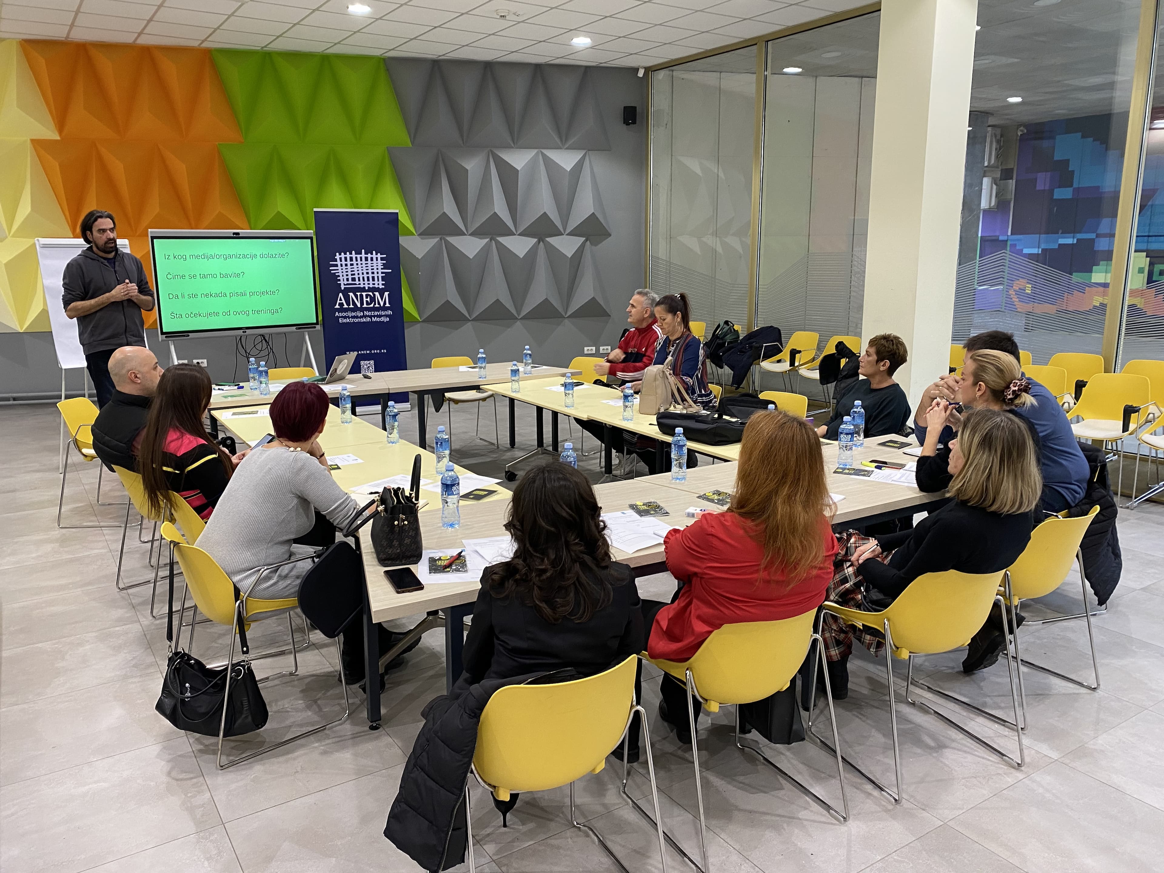 Ko izveštava o studentskim protestima ne dobija sredstva: Projekti na lokalu uglavnom režimskim medijima