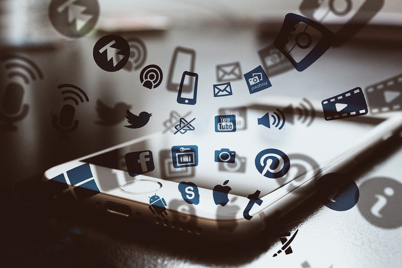 Tabloidi obilato pazare lokalne medije: Vlast zaokružuje medijsku scenu i dodatno bogati svoje propagandne pesnice