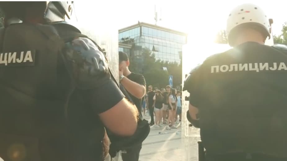 ANEM ALARM: Policija omogućila nasilnicima da sprečavaju okupljanje i napadaju novinare, umesto da obezbedi prijavljeni skup u Pirotu