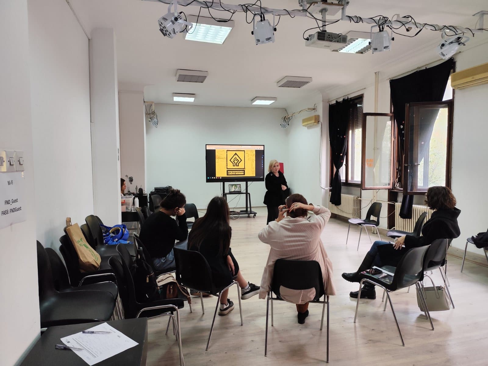 Prvi trening za bezbednost novinarki održan u Beogradu, u toku prijave za 15. novembar